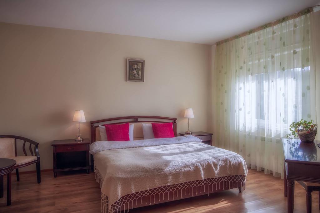 Pensiunea Boema Piatra Neamţ Exterior foto